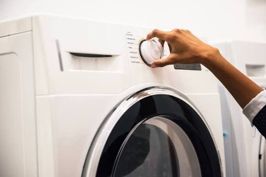 Cuánto gasta una lavadora por lavado y a qué hora ponerla